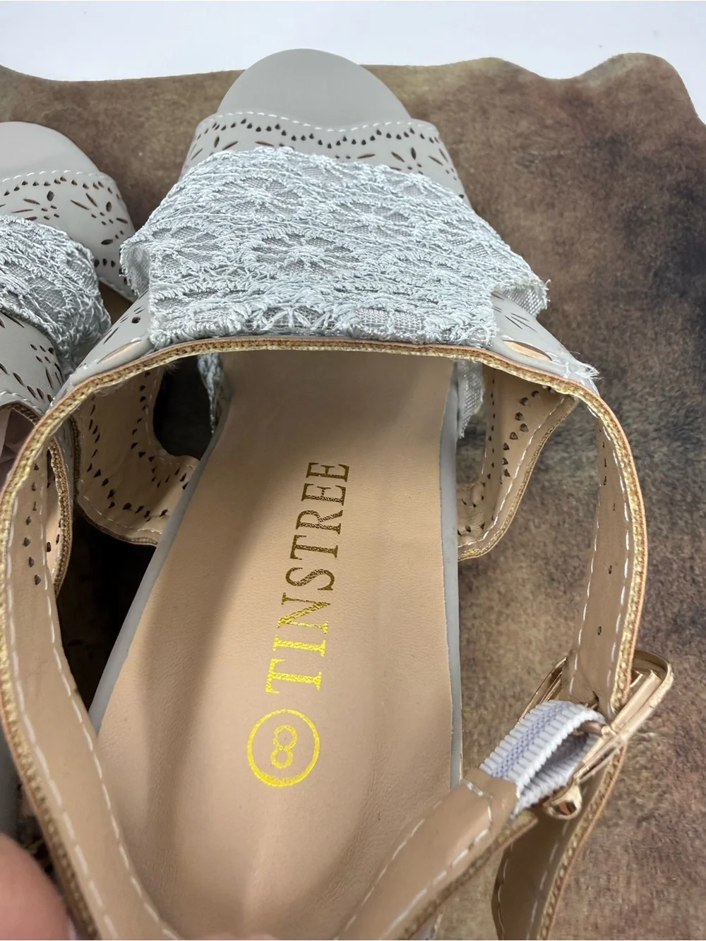 NWT Lace-Accented Cork Wedge Sandals in Light Gray Sz 8 (PKUBIH)